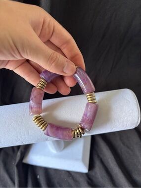 Plunder Lavender Marbled Bead Bracelet with Gold Coil Accents